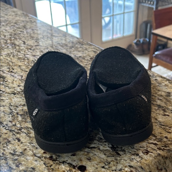 isotoner Men's Classic Black Slip-On Loafers - Picture 7 of 13